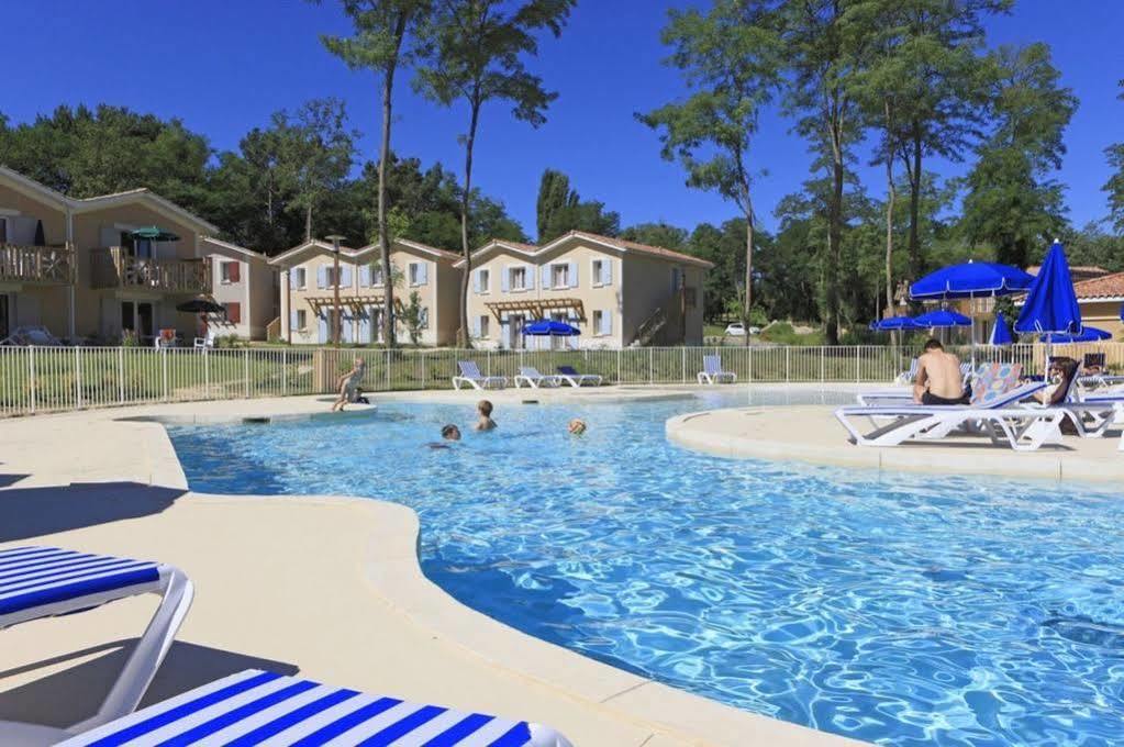 Vacanceole - Le Domaine Du Golf D'Albret 바르바스테 외부 사진